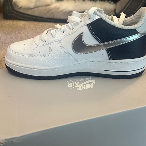 Nike Air Force 1 White and Navy with Silver Swoosh - Picture 3 of 6